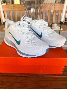 Nike Vomero 18